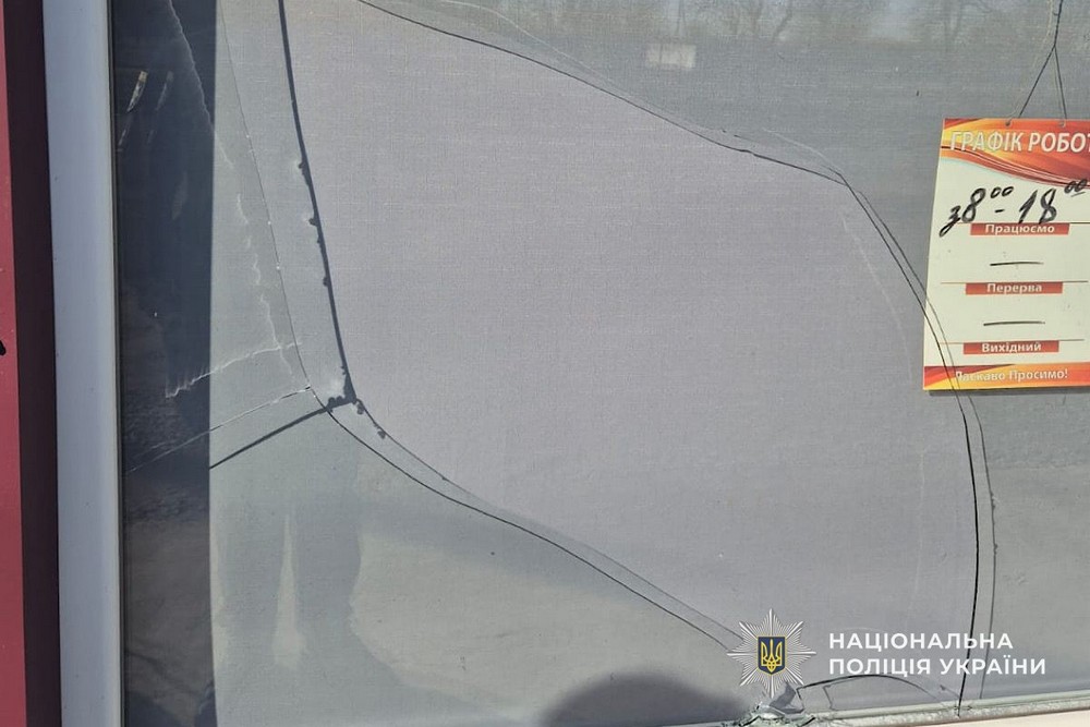 Поранені жінки на Нікопольщині, вбиті чоловіки на Синельниківщині, під ударом Кривий Ріг і Апостолове – поліція розповіла про наслідки обстрілів Дніпропетровщини (фото)