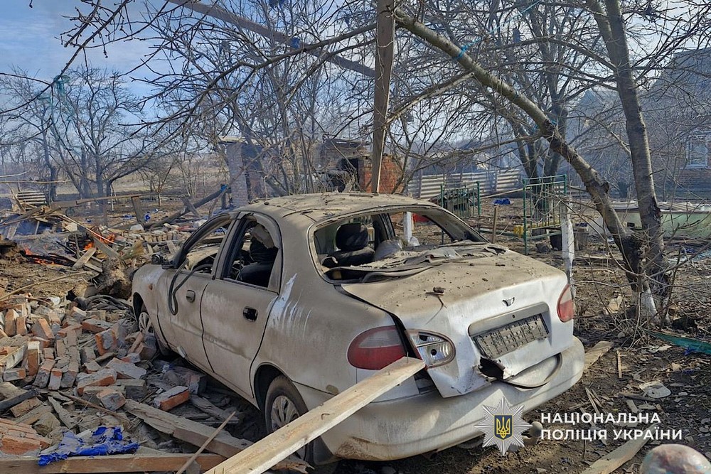 Поранені жінки на Нікопольщині, вбиті чоловіки на Синельниківщині, під ударом Кривий Ріг і Апостолове – поліція розповіла про наслідки обстрілів Дніпропетровщини (фото)