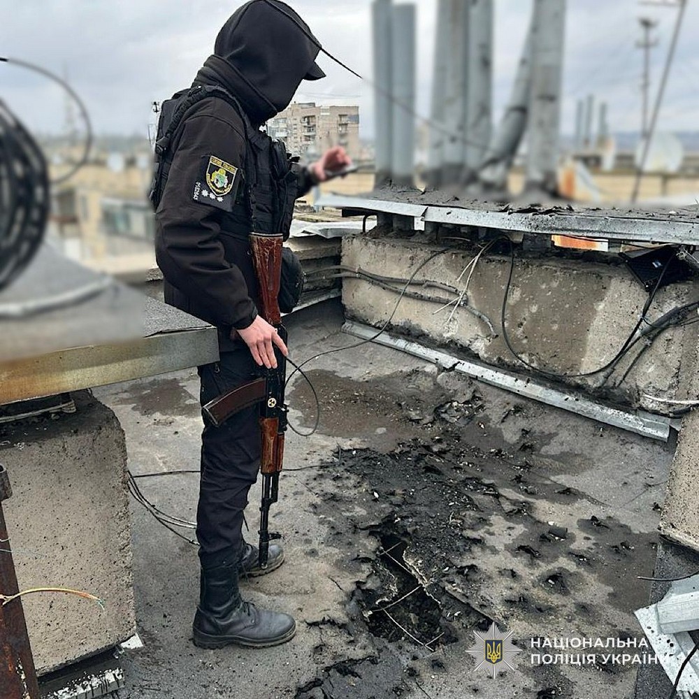 Поранені жінки на Нікопольщині, вбиті чоловіки на Синельниківщині, під ударом Кривий Ріг і Апостолове – поліція розповіла про наслідки обстрілів Дніпропетровщини (фото)