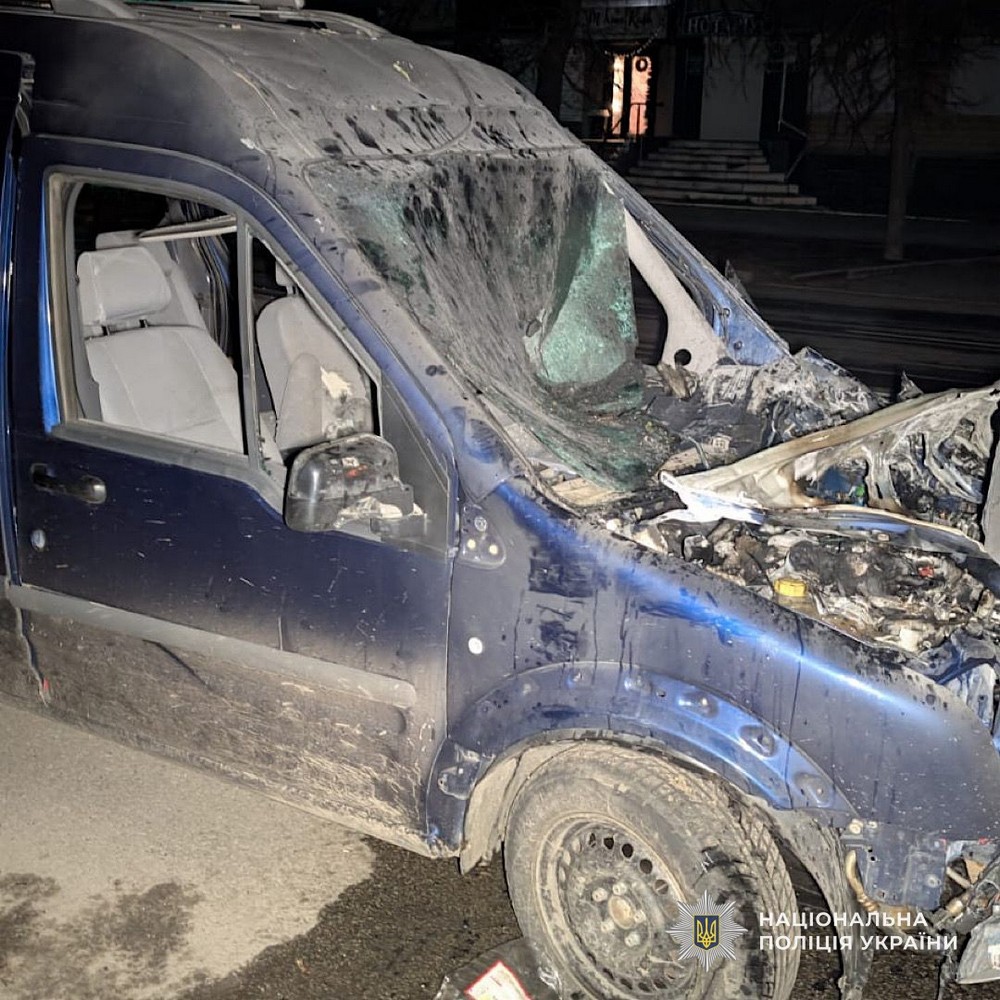 Поранені жінки на Нікопольщині, вбиті чоловіки на Синельниківщині, під ударом Кривий Ріг і Апостолове – поліція розповіла про наслідки обстрілів Дніпропетровщини (фото)