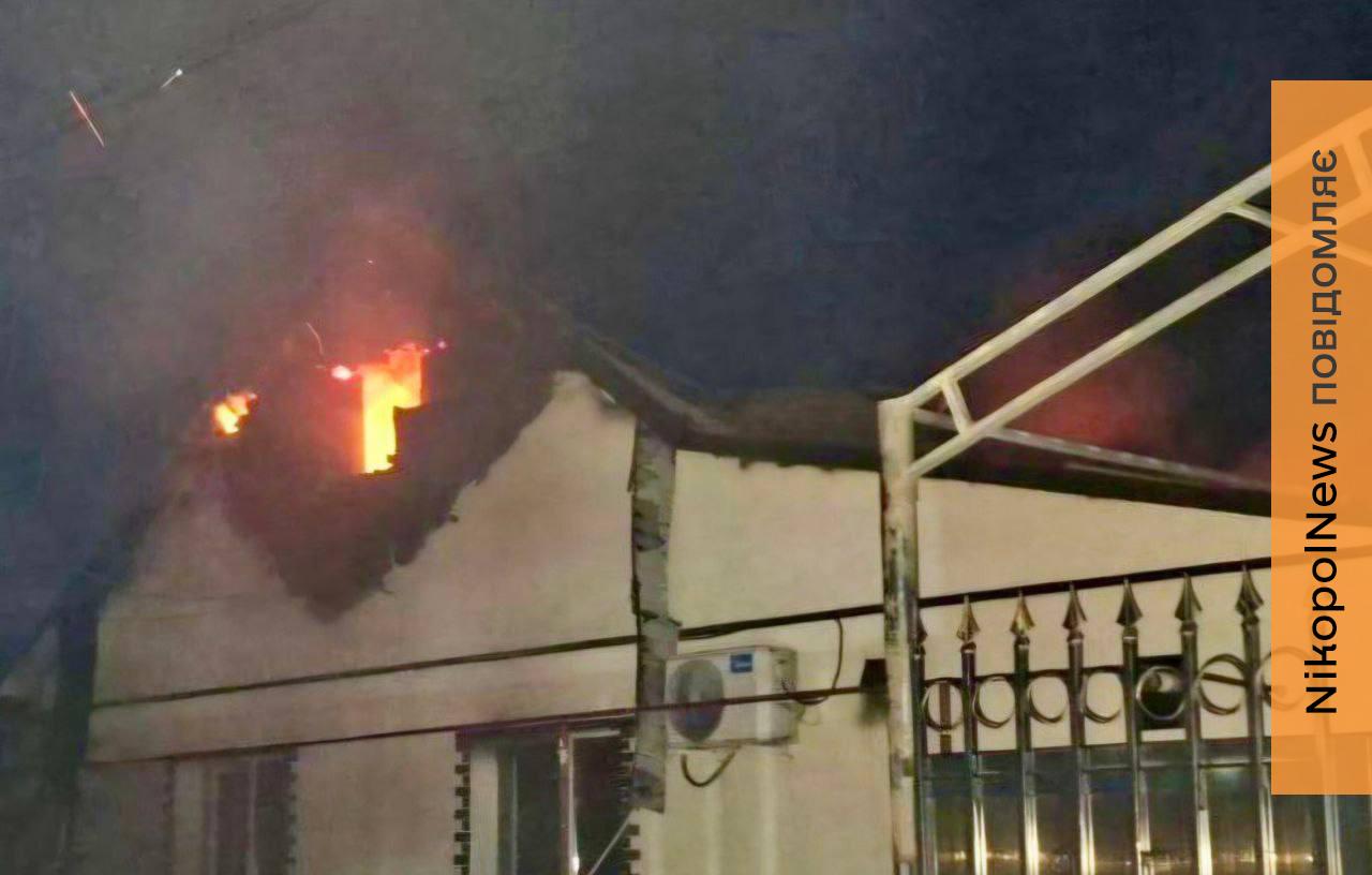 Сталися пожежі, пошкоджена інфраструктура: ворог атакував Нікопольщину та 3 райони області 1 ворог атакував Нікопольщину та 3 райони області 2
