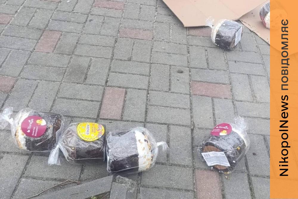 Не до свят… У Нікополі атаковано автівку с Великодніми пасками (фото) 1 Не до свят… У Нікополі атаковано автівку с Великодніми пасками (фото)