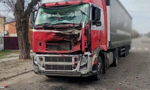 Вбито мотоцикліста, поранену дитину рятують у Дніпрі: подробиці про криваві обстріли Нікополя, району і області 3 квітня від поліції (фото)