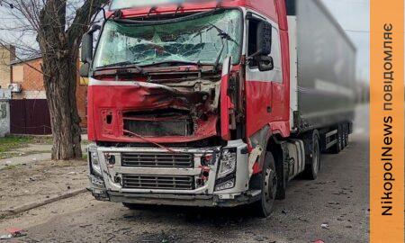 Вбито мотоцикліста, поранену дитину рятують у Дніпрі: подробиці про криваві обстріли Нікополя, району і області 3 квітня від поліції (фото)