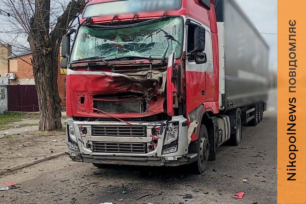 Вбито мотоцикліста, поранену дитину рятують у Дніпрі: подробиці про криваві обстріли Нікополя, району і області 3 квітня від поліції (фото)