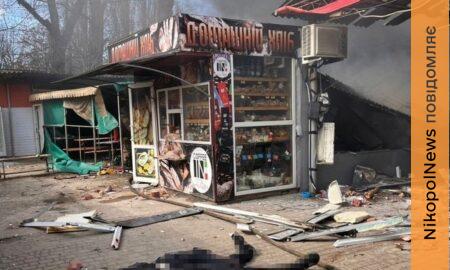 Пекло у Нікополі 4 квітня: ДСНС показала фото наслідків смертельного удару по ринку, кількість постраждалих зросла