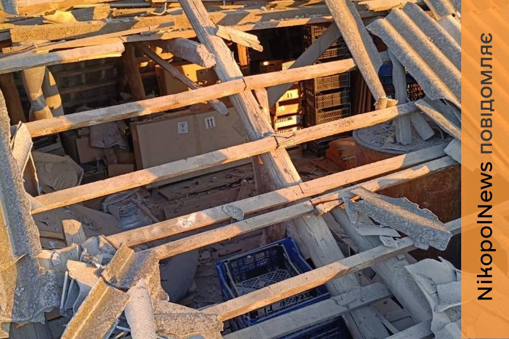 Нікопольщина під ударом РСЗВ та дронів – побито магазин, пошту, пожежне депо, також під обстрілами були Криворіжжя і Синельниківщина (фото) 1 Нікопольщина під ударом РСЗВ та дронів – побито магазин, пошту, пожежне депо, також під обстрілами були Криворіжжя і Синельниківщина (фото)