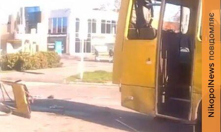 «Нікополь сьогодні – це нестерпний біль»: перші хвилини після удару по маршрутці показали ДСНС (відео)