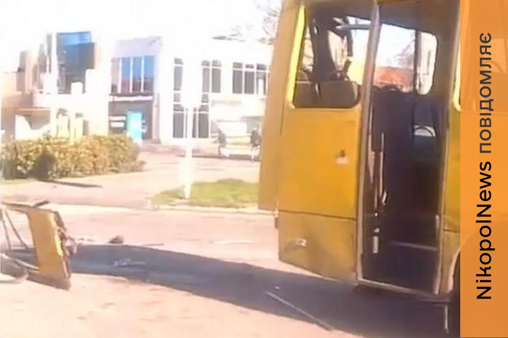 «Нікополь сьогодні – це нестерпний біль»: перші хвилини після удару по маршрутці показали у ДСНС (відео) 1 «Нікополь сьогодні – це нестерпний біль»: перші хвилини після удару по маршрутці показали ДСНС (відео)