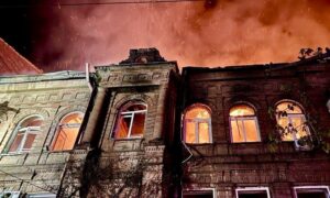 Жах у Дніпрі: загиблі, десятки поранених – серед них діти, горіли будинки в центрі (фото)