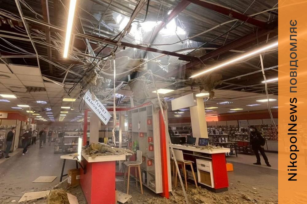 У Нікополі побито супермаркет і 5 багатоквартирних будинків, під обстрілами були також район і місто Дніпро (фото)