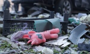 Є вбиті і десятки поранених, під завалами шукають людей: ворог атакував Дніпро, Нікопольщину, Синельниківщину і Криворіжжя (фото, відео)