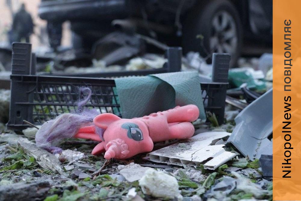 Є вбиті і десятки поранених, під завалами шукають людей: ворог атакував Дніпро, Нікопольщину, Синельниківщину і Криворіжжя (фото, відео)