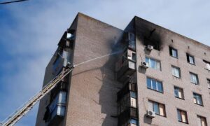 Росіяни атакували поліцейських, транспорт і будинки на Нікопольщині, вдарили по Кам’янському і Синельниківському районах – є поранені і руйнування (фото)