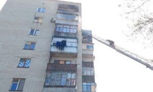 Влучання FPV-дрона у 9-поверхівку, врятована людина, хибний виклик: звіт від ДСНС Марганця за тиждень