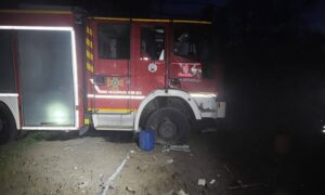 Побито адмінбудівлі, пожежні і легкові авто: ворог обстрілював Нікополь і район, а також Синельниківщину (фото)