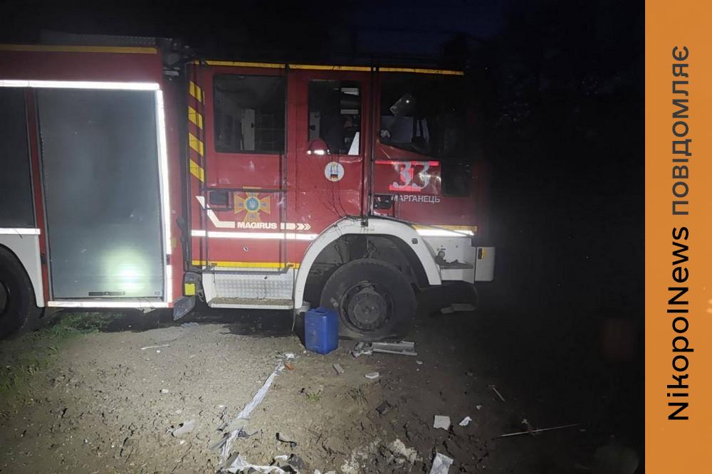 Побито адмінбудівлі, пожежні і легкові авто: ворог обстрілював Нікополь і район, а також Синельниківщину (фото)