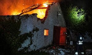 Спалахнули АЗС і будівля, побито будинки: Нікополь і район знову були під ворожим вогнем