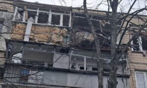 У Нікополі ворог вдарив по багатоповерхівкам і відділенню поліції – є поранена, вбито людей на Синельниківщині, під ударом були також Павлоград, Криворіжжя і Кам’янський район - поліція (фото)