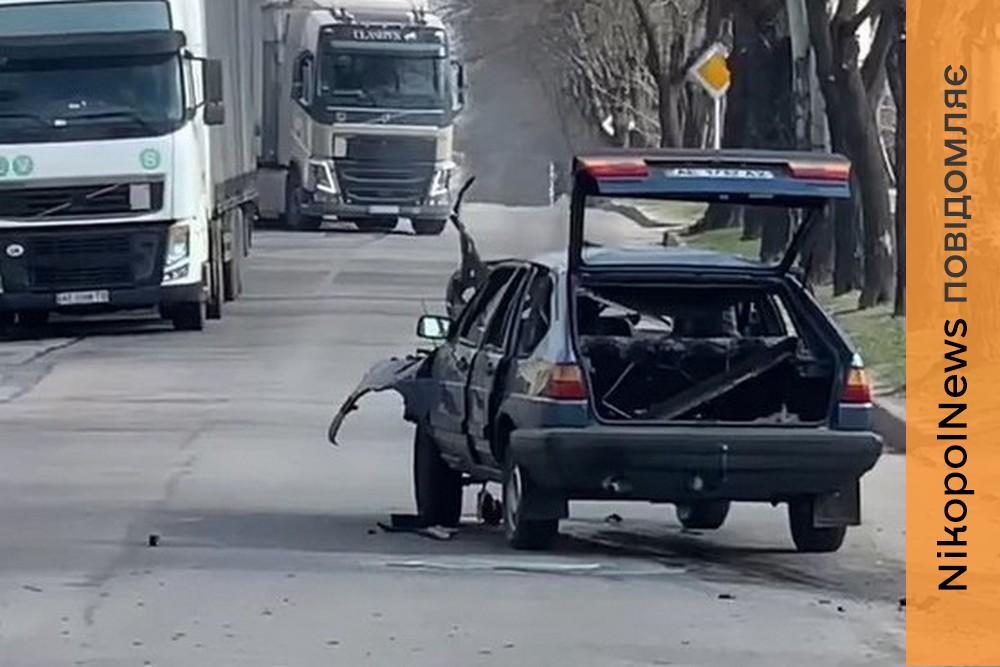 Відео удару по авто у Нікополі і перших хвилин після нього 1 квітня 1 Відео удару по авто у Нікополі і перших хвилин після нього 1 квітня