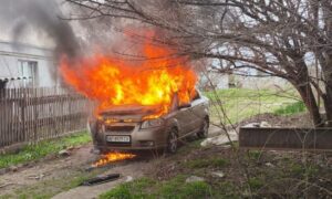 13 поранених, побиті дитсадок і багатоповерхівки, спалені автівки – жахливий день 1 квітня у Нікополі, під обстрілами були також район і Криворіжжя (фото)