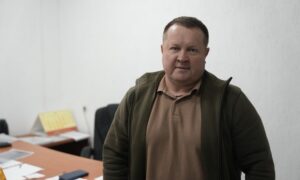 «Вони бачать людину, її очі… Жінки тренуються на живих мішенях… Це не вкладається у голові…»: Іван Базилюк про посилення обстрілів Нікополя