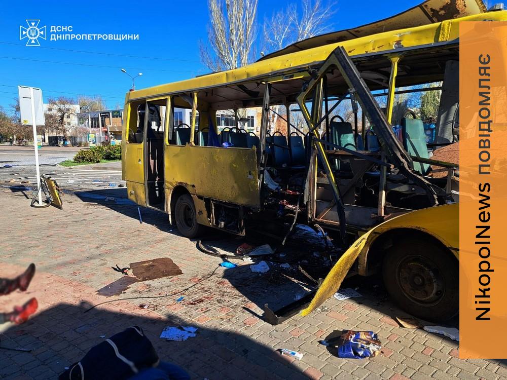 «Росіяни продовжують свій терор»: Зеленський відреагував на удар по маршрутці у Нікополі 1 «Росіяни продовжують свій терор»: Зеленський відреагував на удар по маршрутці у Нікополі