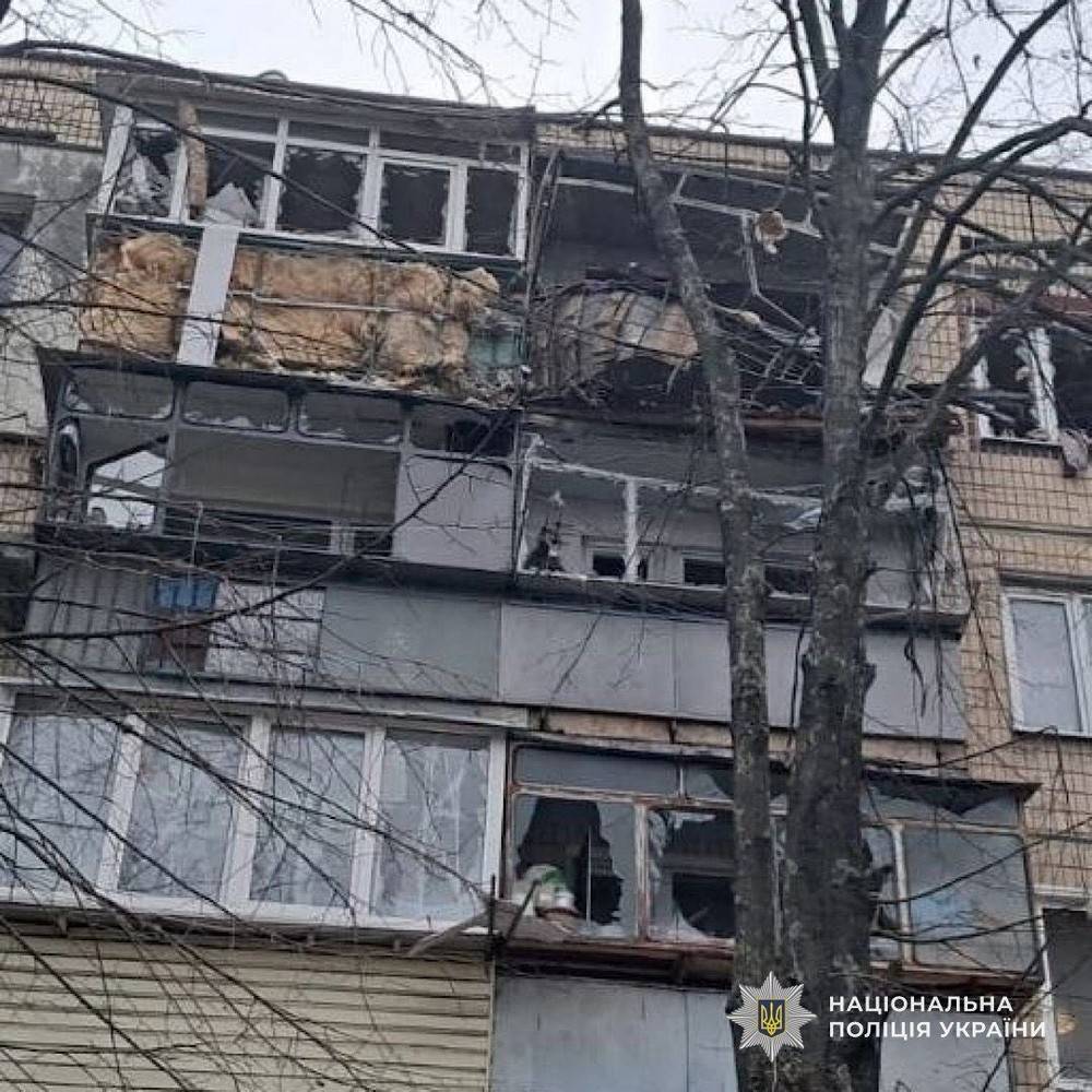 У Нікополі ворог вдарив по багатоповерхівкам і відділенню поліції – є поранена, вбито людей на Синельниківщині, під ударом були також Павлоград, Криворіжжя і Кам’янський район - поліція (фото)