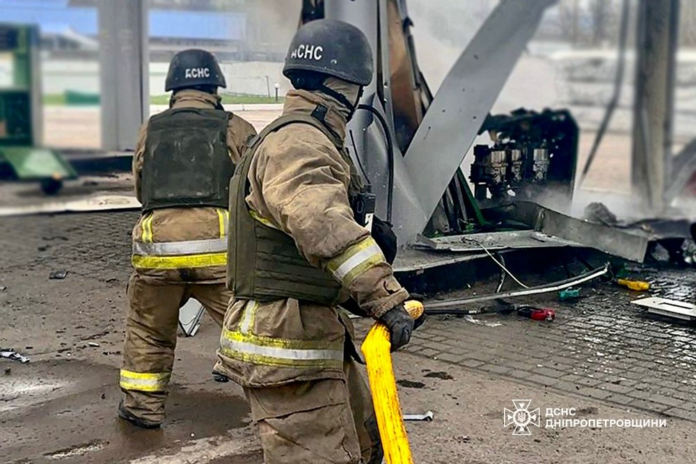 Вбитий і 12 поранених серед них дитина: ДСНС про наслідки обстрілів Нікополя, району і області 3 квітня (фото)