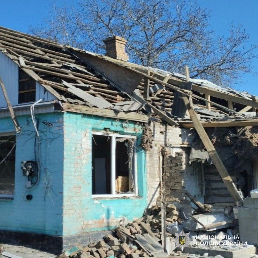 У Нікополі ворог вдарив по багатоповерхівкам і відділенню поліції – є поранена, вбито людей на Синельниківщині, під ударом були також Павлоград, Криворіжжя і Кам’янський район - поліція (фото)