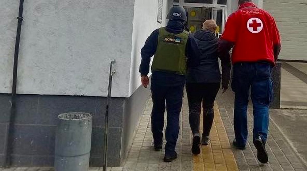 У Нікополі є поранені, мешканців закликають обмежити пересування містом - ворог продовжує атакувати