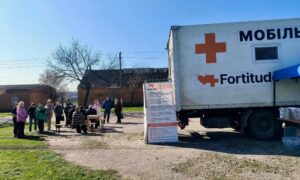Мобільна клініка на Нікопольщині продовжує роботу: пацієнти отримали безкоштовно окуляри і послуги