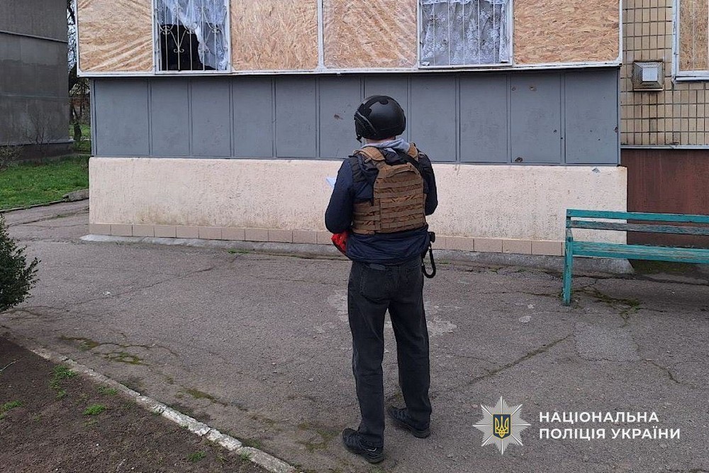 У Нікополі ворог вдарив по багатоповерхівкам і відділенню поліції – є поранена, вбито людей на Синельниківщині, під ударом були також Павлоград, Криворіжжя і Кам’янський район - поліція (фото)