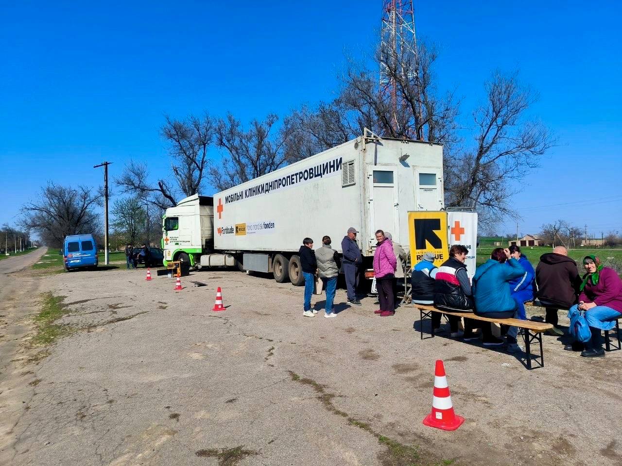 Мобільна клініка на Нікопольщині продовжує роботу: пацієнти отримали безкоштовно окуляри і послуги