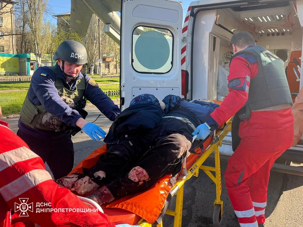 Смертельний удар по маршрутці у Нікополі: моторошні фото від ДСНС - рятувальники допомагали постраждалим Смертельний удар по маршрутці у Нікополі: моторошні фото від ДСНС - рятувальники допомагали постраждалим