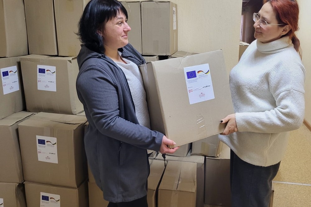 У Нікополі ВПО певної категорії отримали гігієнічні набори (фото)