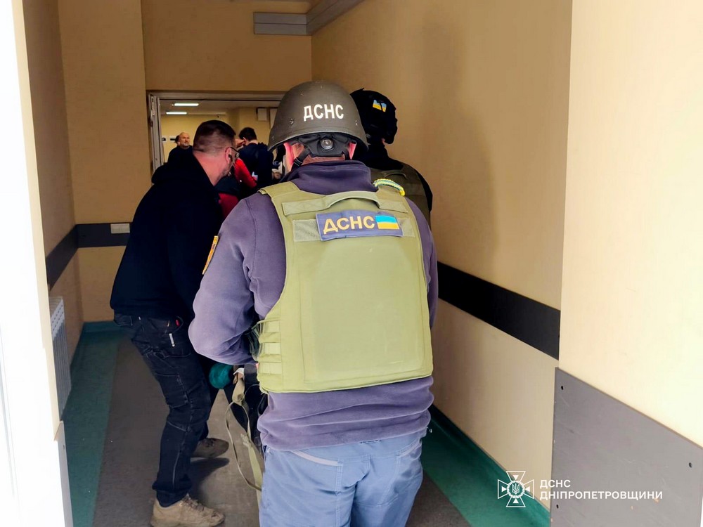 Смертельний удар по маршрутці у Нікополі: моторошні фото від ДСНС - рятувальники допомагали постраждалим Смертельний удар по маршрутці у Нікополі: моторошні фото від ДСНС - рятувальники допомагали постраждалим