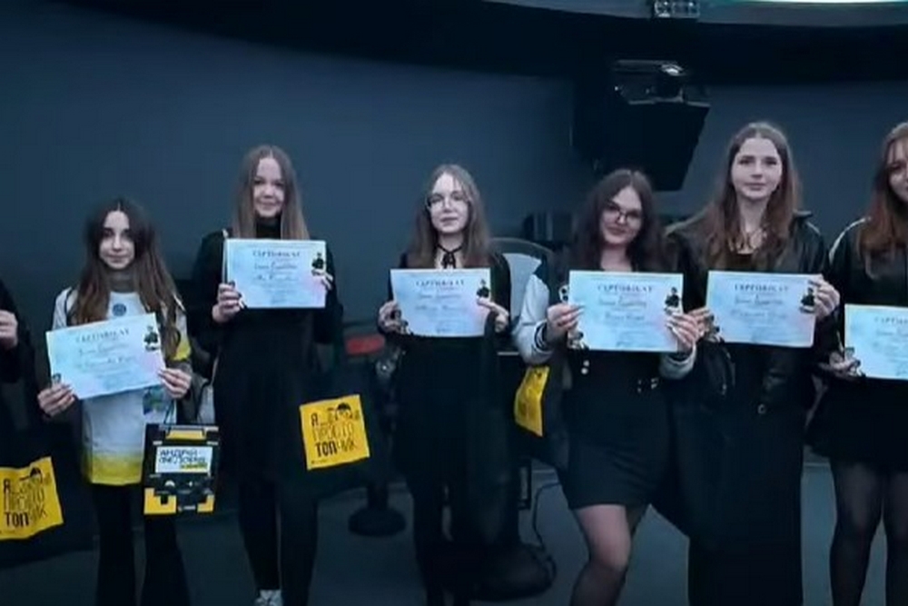 Учениці з Покрова показали свої наукові досягнення та увійшли до числа фіналісток ScienceQueen_UA