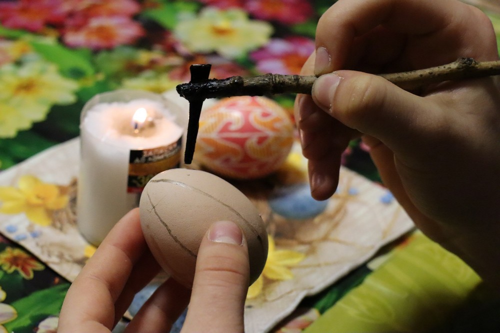 У музеї Покрова серед старовинних експонатів створювали писанки У музеї Покрова серед старовинних експонатів створювали писанки