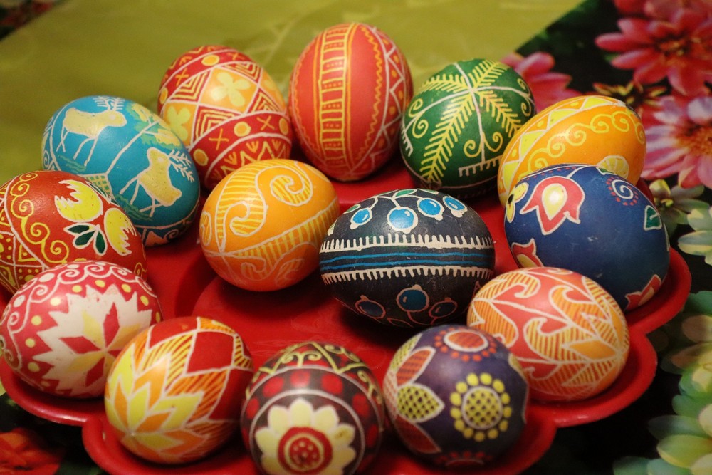 У музеї Покрова серед старовинних експонатів створювали писанки У музеї Покрова серед старовинних експонатів створювали писанки