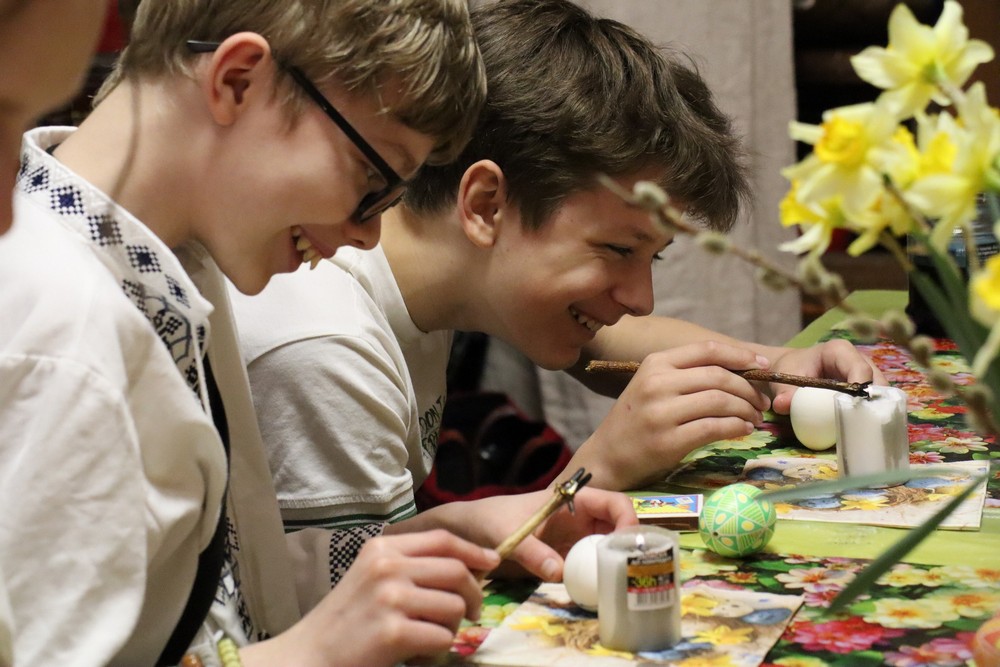 У музеї Покрова серед старовинних експонатів створювали писанки У музеї Покрова серед старовинних експонатів створювали писанки