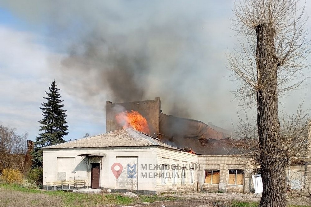 «Як боляче, немає слів…»: на Дніпропетровщині сьогодні ворог зруйнував центр культури та дозвілля громади (фото) «Як боляче, немає слів…»: на Дніпропетровщині сьогодні ворог зруйнував центр культури та дозвілля громади (фото)