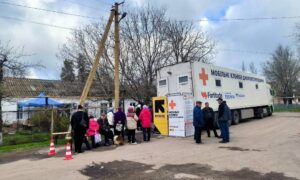 Продовжує працювати мобільна клініка на Нікопольщині: які послуги можна отримати (фото)