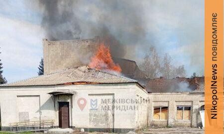 «Як боляче, немає слів…»: на Дніпропетровщині сьогодні ворог зруйнував центр культури та дозвілля громади (фото)