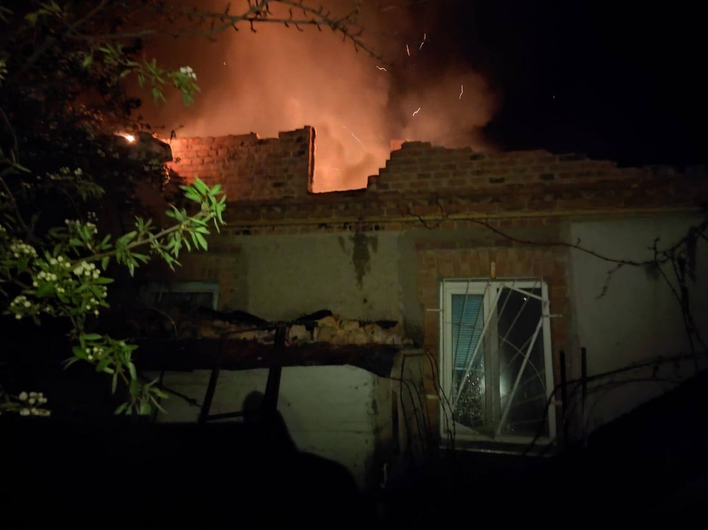 Ворог накрив Нікополь «Градом», є поранений у Марганці, під ударами були також Криворіжжя і Синельниківщина (фото)