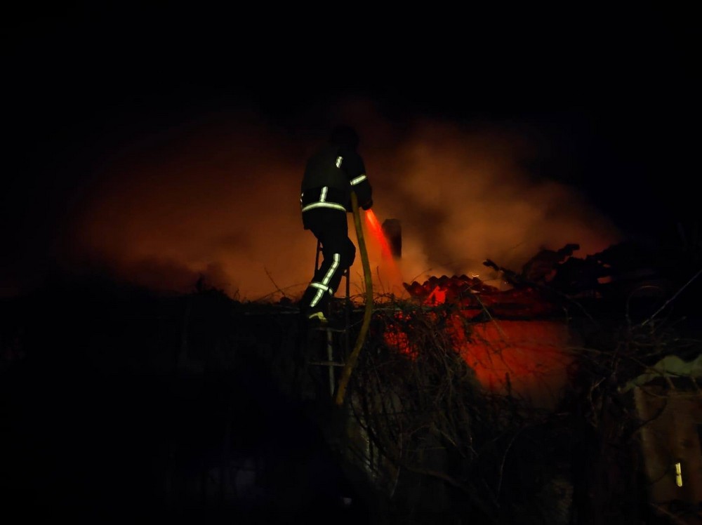 Ворог накрив Нікополь «Градом», є поранений у Марганці, під ударами були також Криворіжжя і Синельниківщина (фото)