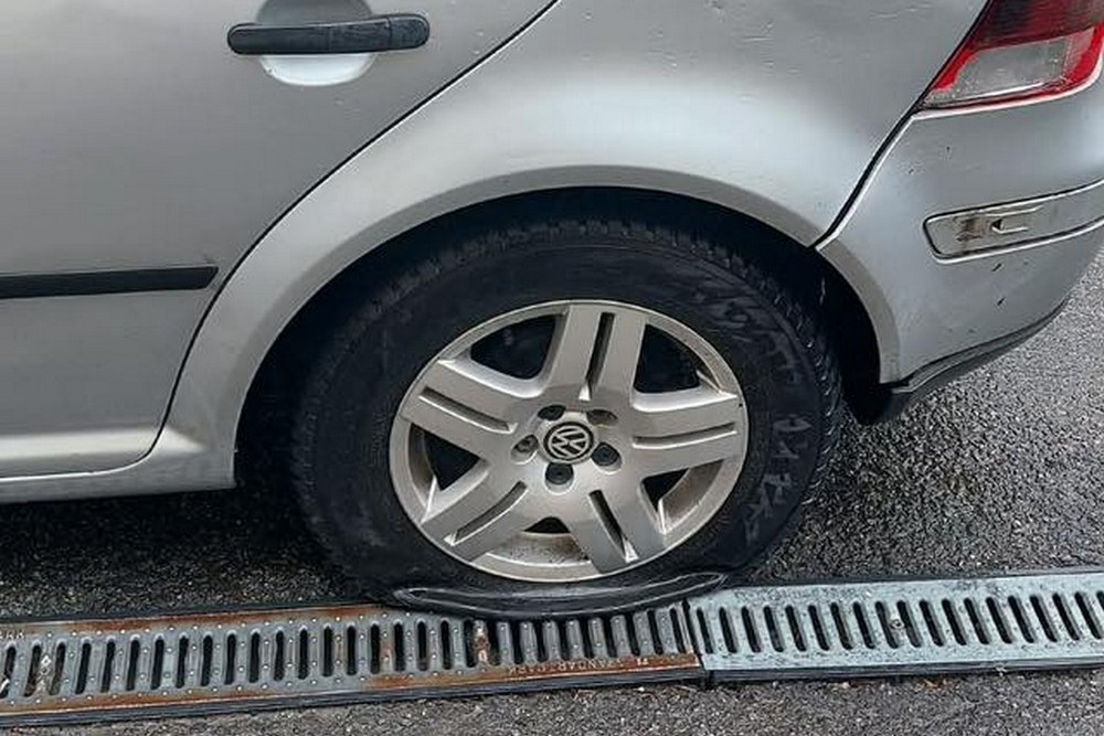 Оприлюднено відео моменту, як дрон у Нікополі атакував авто волонтерів