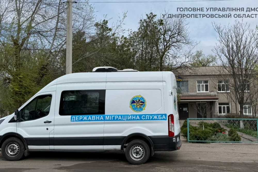 Мобільна група ДМС завітала до села на Нікопольщині. Мешканці змогли отримати важливі послуги. Розповідаємо про це.