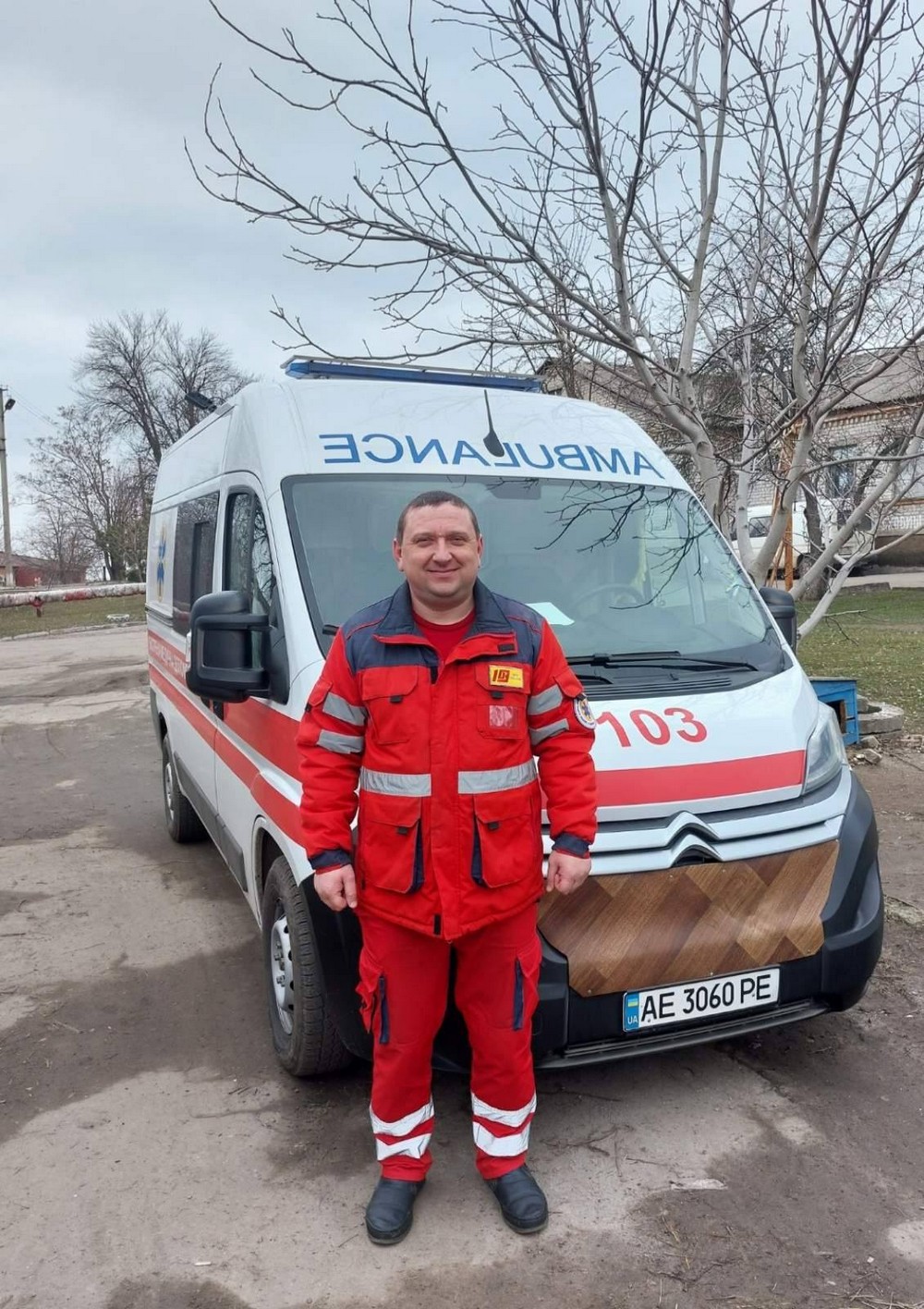 На Нікопольщині медик отримав тяжкі поранення, коли їхав на мотоциклі і потрапив під атаку дрона – його рятували колеги