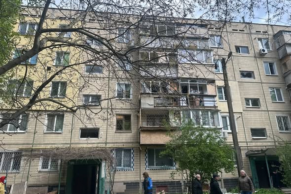 Понівечено 7 багатоповерхівок і поранено двох людей: у Нікополі надали допомогу постраждалим мешканцям (фото)